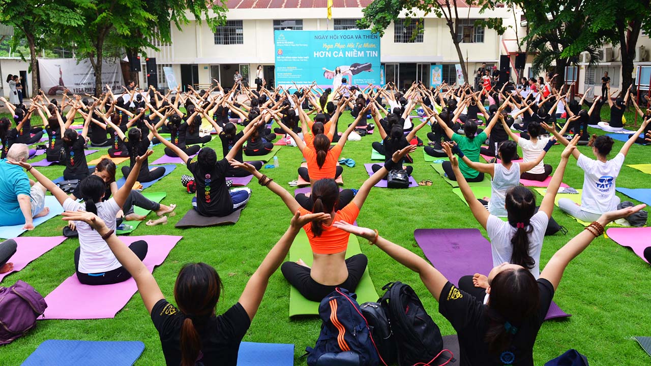 Ngày hội yoga và thiền tại Trái Tim Vàng được rất nhiều học viên tham gia. Nguồn: Internet