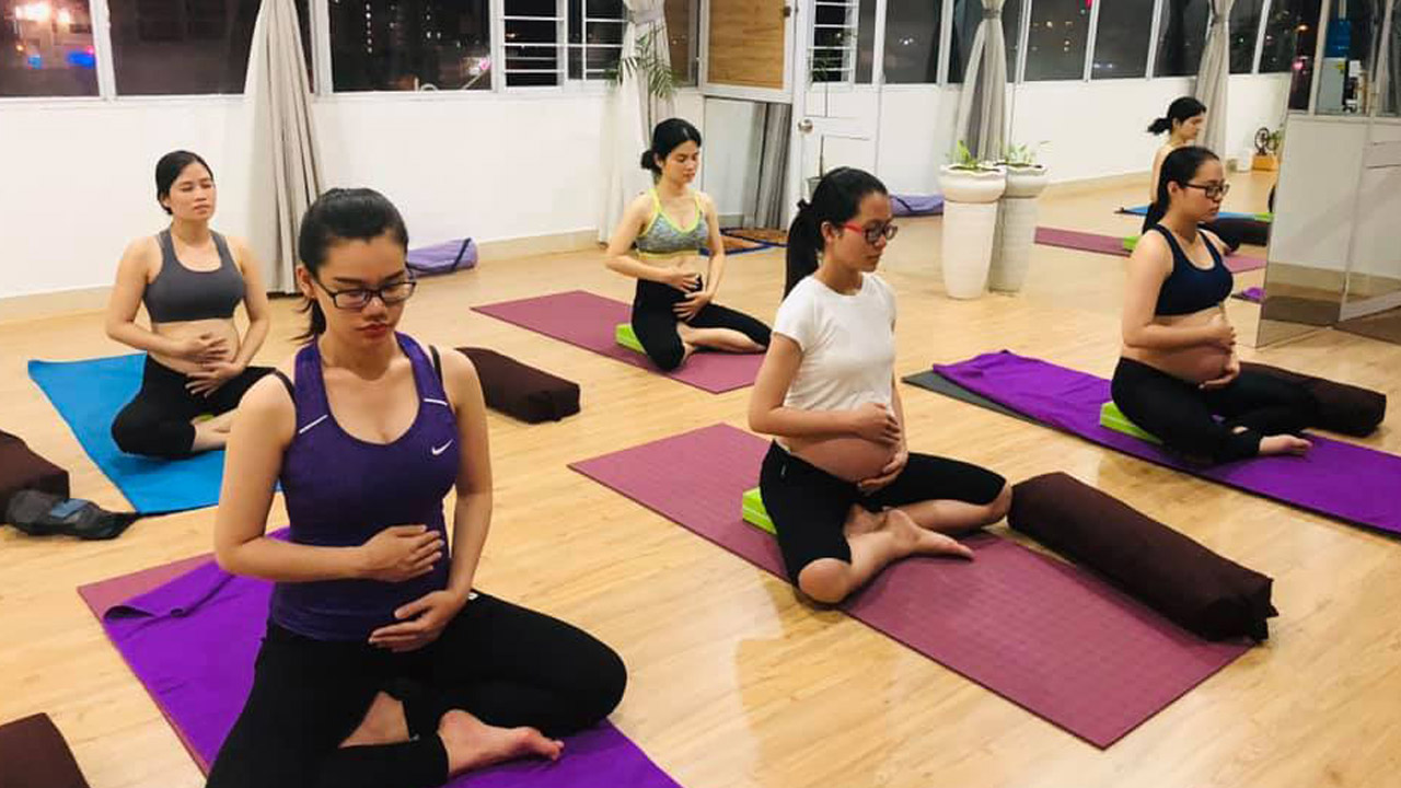 Lớp yoga dành cho bà bầu tại Yên & Beauty