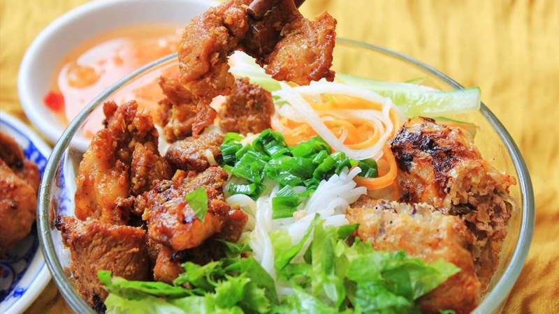 Bún thịt nướng gần giống với bún chả Hà Nội