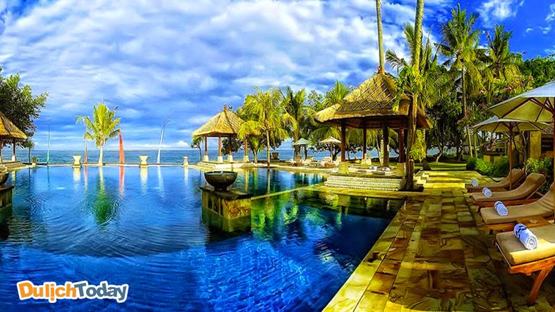  Bể bơi tại Diamond bay codotel resort Nha Trang