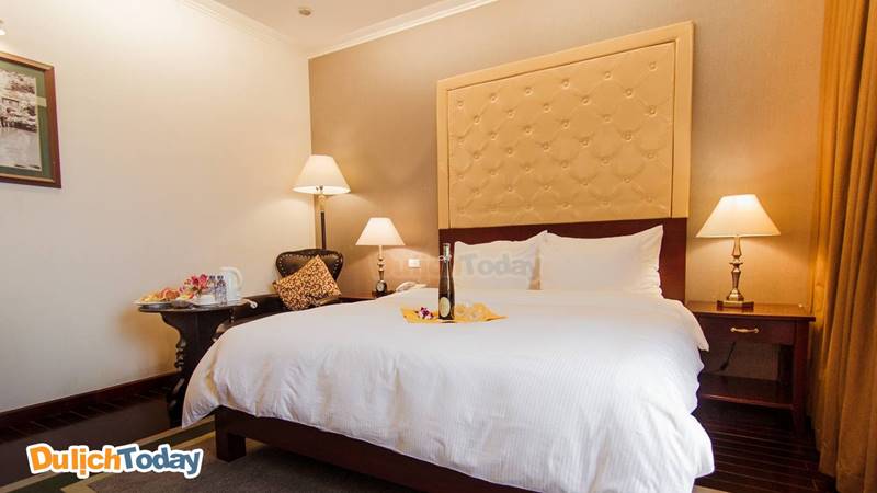 Không gian phòng nghỉ ấm cúng và hiện đại tại Medallion Hanoi Hotel