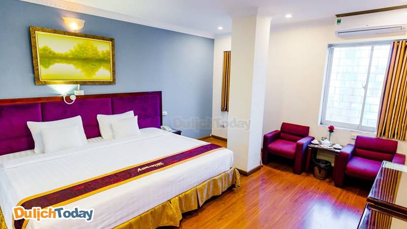 Phòng Deluxe giường đôi cực lớn với view thành phố tại A25 Lương Ngọc Quyến