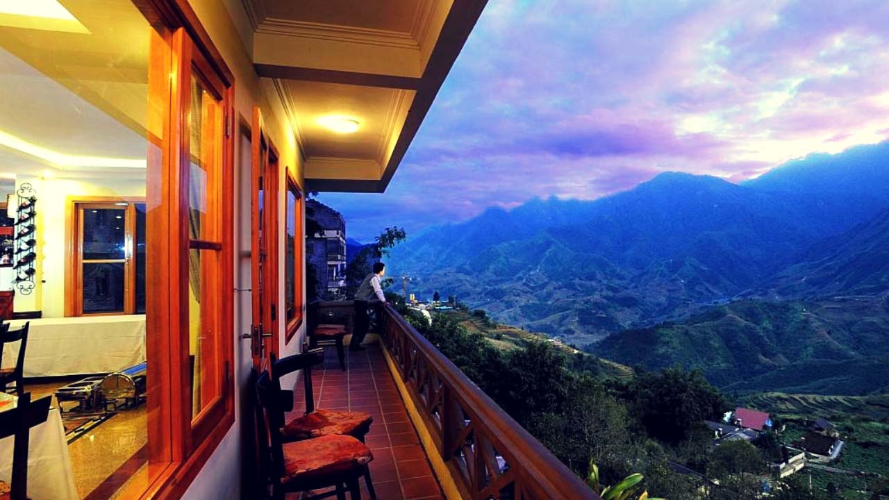 Sapa Lodge Hotel là khách sạn có view nhìn thẳng ra núi Fansipan và thung lũng Mường Hoa