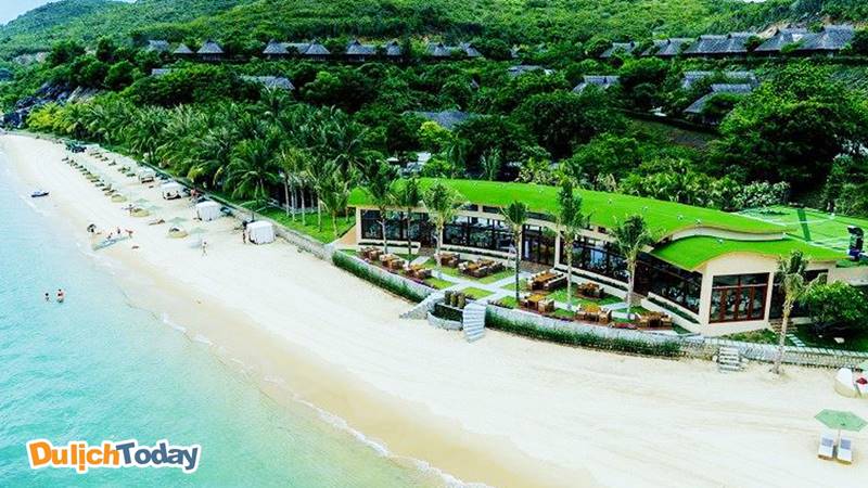 Hòn Tằm resort với bãi biển cát trắng xóa tuyệt đẹp