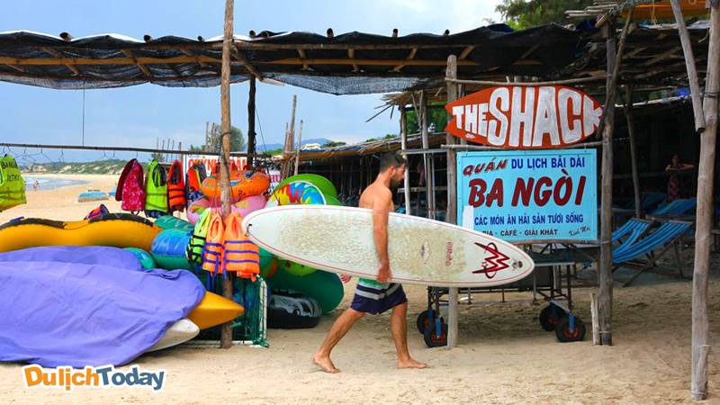 Bạn có thể thuê được ván trượt, thuyền kayak ở nhà hàng the Shack