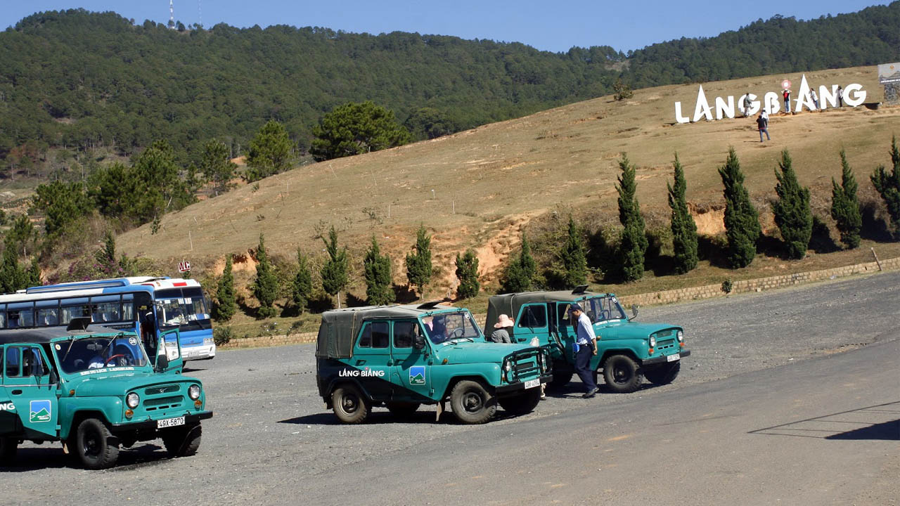 Chinh phục Langbiang Đà Lạt bằng xe jeep