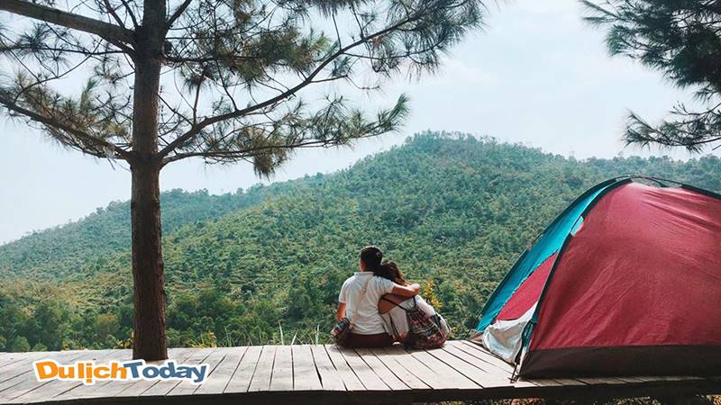 Cắm trại trên những cao nguyên lộng gió hay ven rừng… là những trải nghiệm bạn có thể thực hiện ở các địa điểm không quá xa Hà Nội