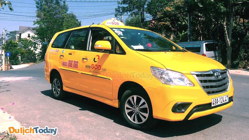 Taxi Gold Đà Lạt với sắc vàng chủ đạo