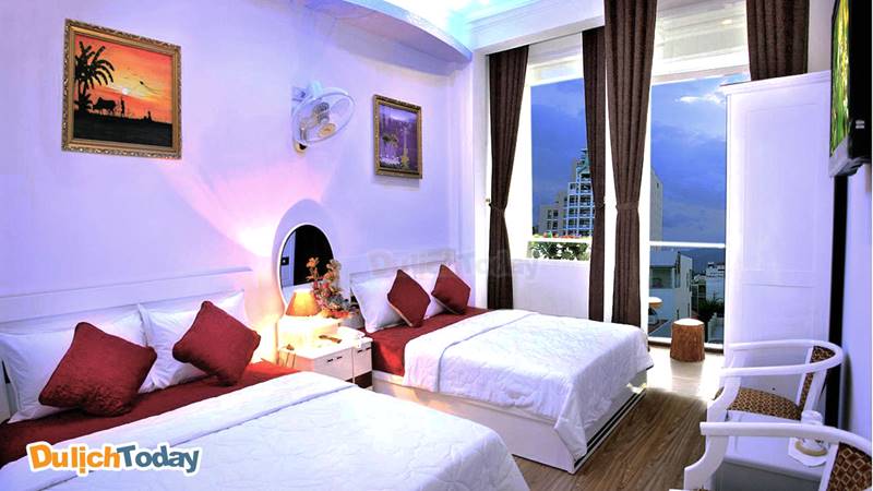 Phòng ngủ của CR hotel Nha Trang với sức chứa tối đa 4 người 