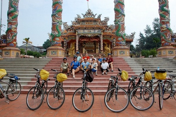 du lich hue nen di bang phuong tien gi