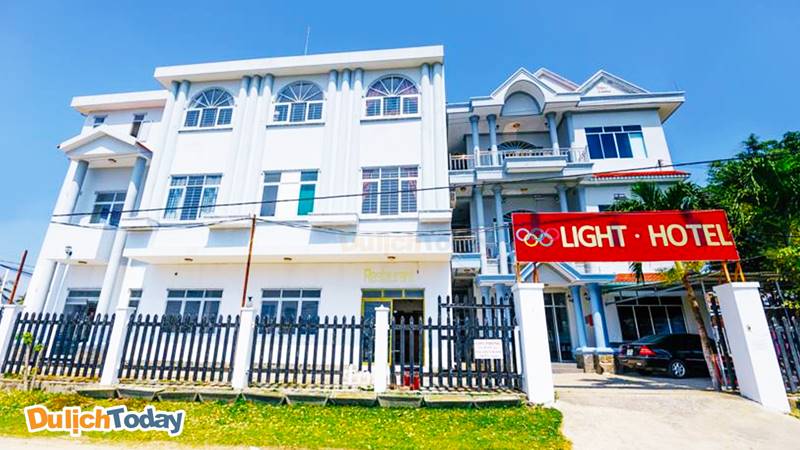 Light Hotel Dốc Lết nhìn từ bên ngoài