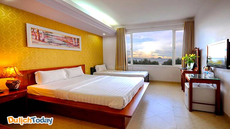 Phòng ngủ có thêm giường phụ tại 101 Star hotel thích hợp với <em>gia đình có con nhỏ</em>