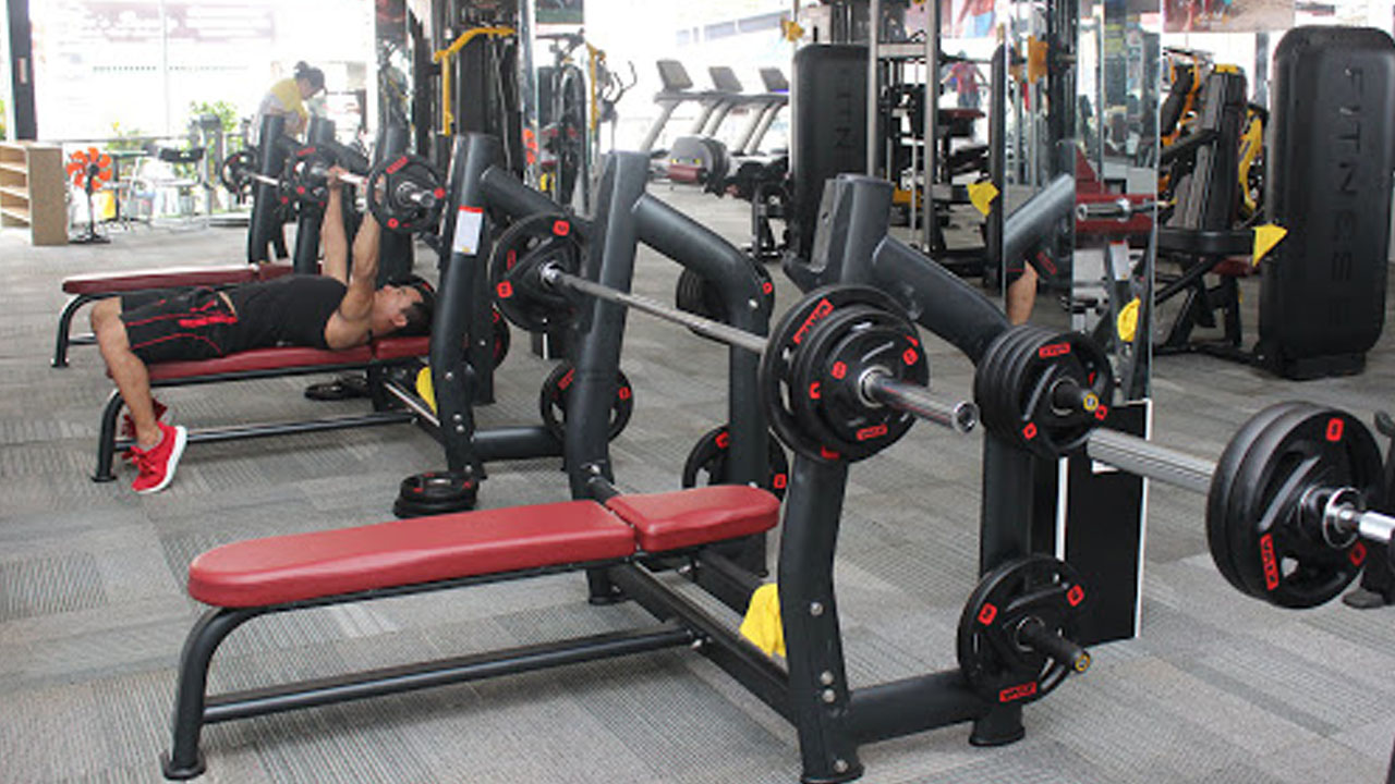 CLb gym Nha Trang rộng rãi, sạch sẽ với các thiết bị tập rất mới