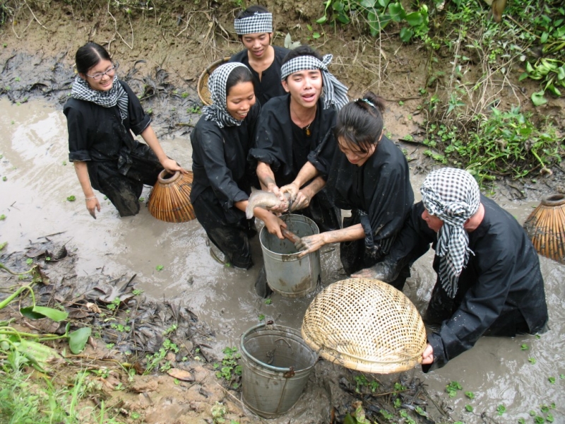 Trải nghiệm bắt cá ở Cù lao Tân Quy