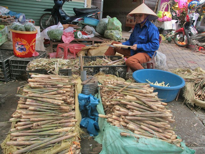 Người dân bán món ăn đậm chất Tây Bắc_măng sặt