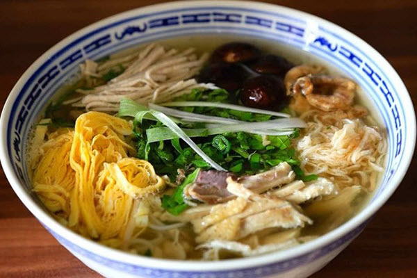 Bún thang được chế biến rất cầu kỳ và tinh tế