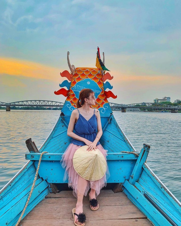 Các bạn có thể lựa chọn ngay khách sạn ven Sông Hương để hưởng thụ chuyến du lịch trọn vẹn.