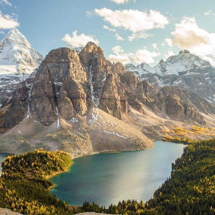 Núi Assiniboine ở Canada