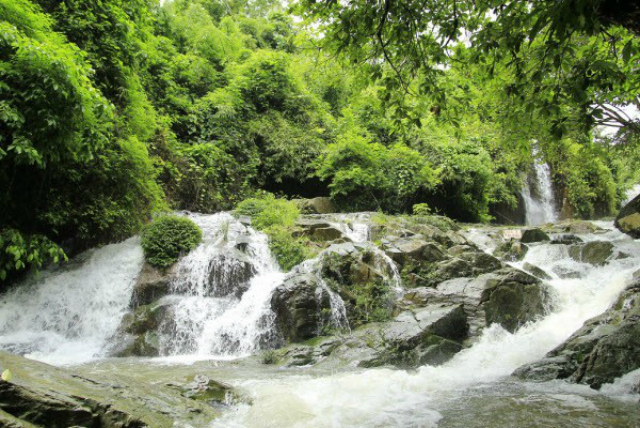 Khoang Xanh - Suối Tiên được hưởng trọn vẹn cảnh quan tươi đẹp của toàn khu giữa khung cảnh ngoại ô thanh bình và lãng mạn.