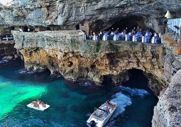 Grotta Palazzese, Puglia