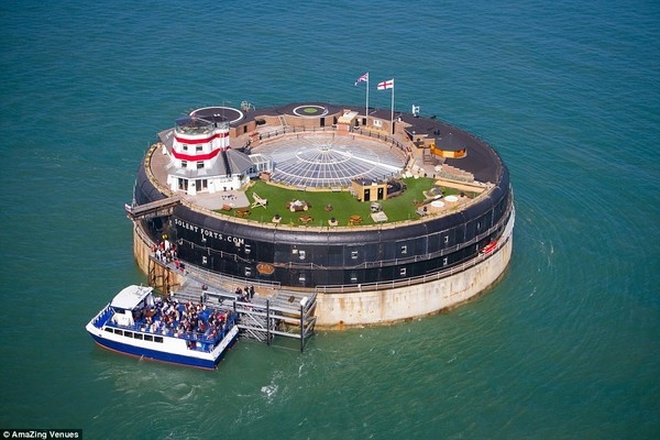 Pháo đài Solent (No Man’s Fort và Spitbank Sea Fort), Anh