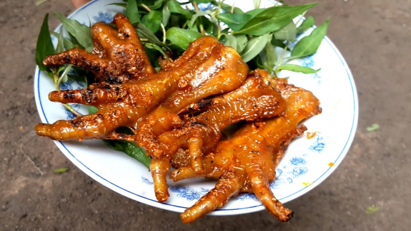 Chân gà nướng sa tế