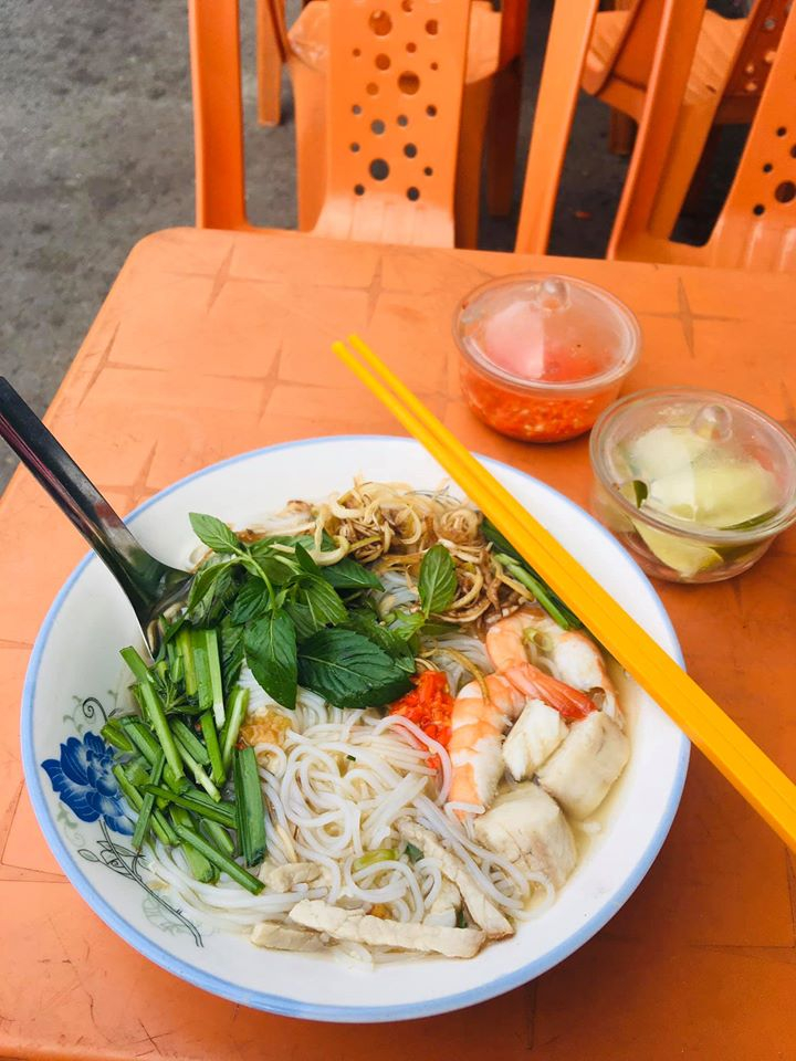 Bún nước lèo Xuân Thúy