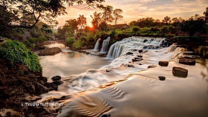 Thác Đá Hàn sở hữu vẻ thanh bình của làng quê và nét hiền hòa của thiên nhiên miền nhiệt đới.