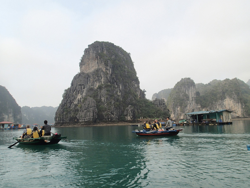 Làng chài Cửa Vạn