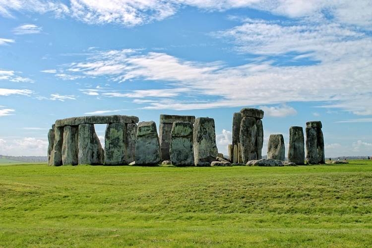 Stonehenge là một trong những điểm du lịch hấp dẫn hàng đầu ở Anh