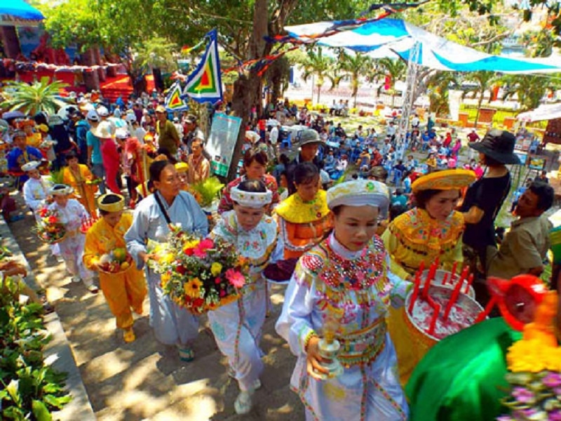 lễ hội tại Tháp Bà Ponagar