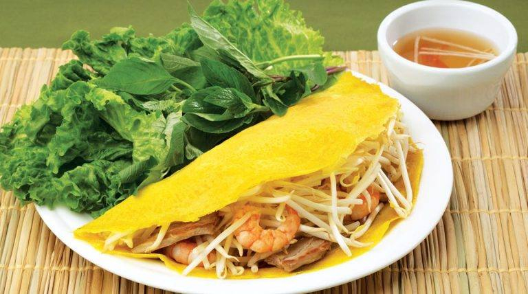 Món bánh xèo đặc sản vườn trái cây Sáu Sum