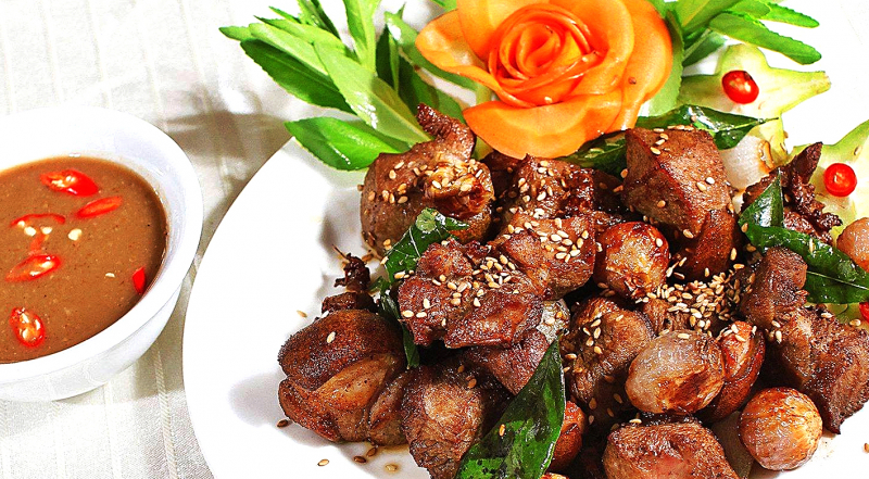 Thịt đê là một trong những món ăn nổi tiếng tại Thiên Cầm