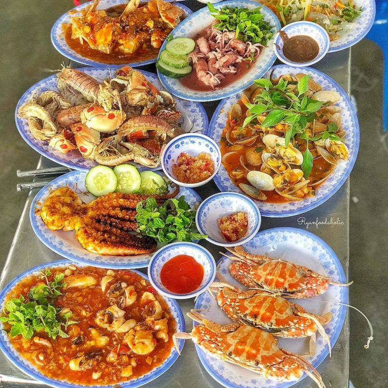 Làng Chài Tháp Bà - Hải Sản Tươi Sống