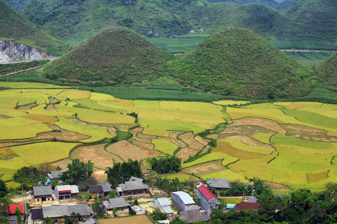 Núi đôi Quản Bạ