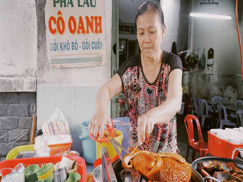 Phá Lấu Cô Oanh - Quán phá lấu hấp dẫn nhất với giới trẻ tại Sài Gòn