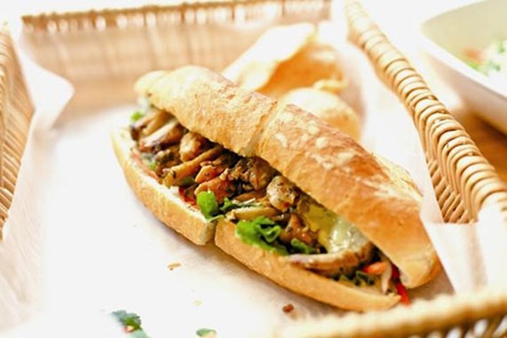 Bánh mì là bữa sáng tiết kiệm và phổ biến của người Việt