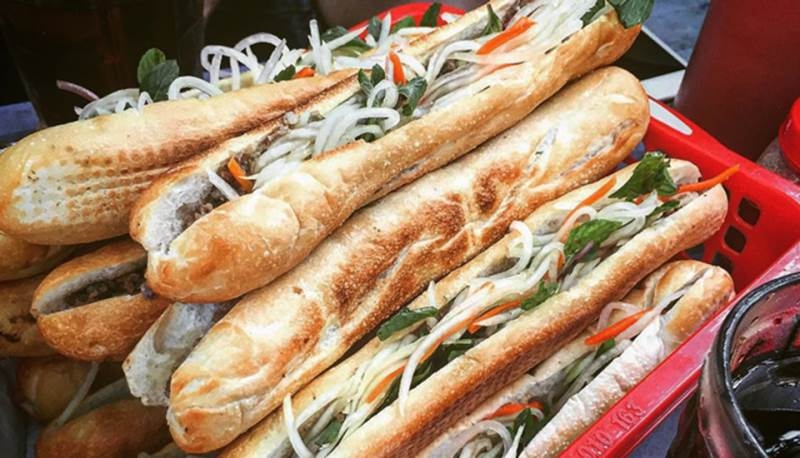 Những chiếc bánh mì que thơm ngon mang thương hiệu Tứ Hải