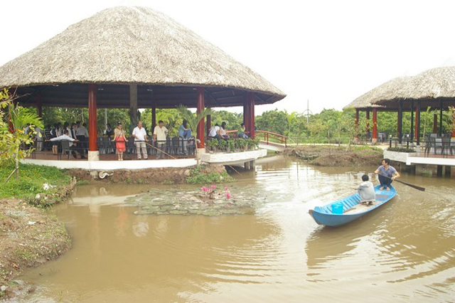 Khu du lịch sinh thái cù lao Long Trị