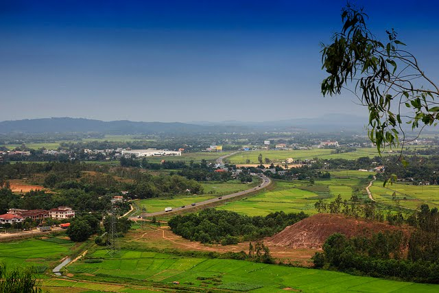 Từ trên núi Thiên Ấn nhìn xuống