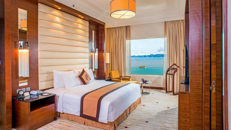 Royal Ha Long Hotel & Villas