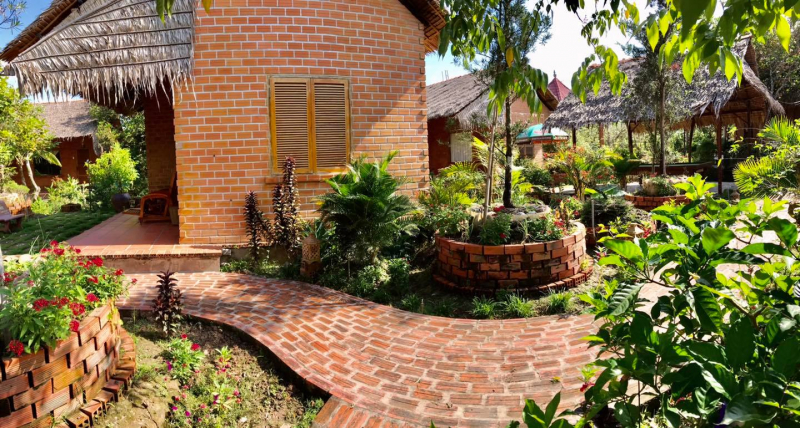 Một góc lối vào Sáu Vân Homestay