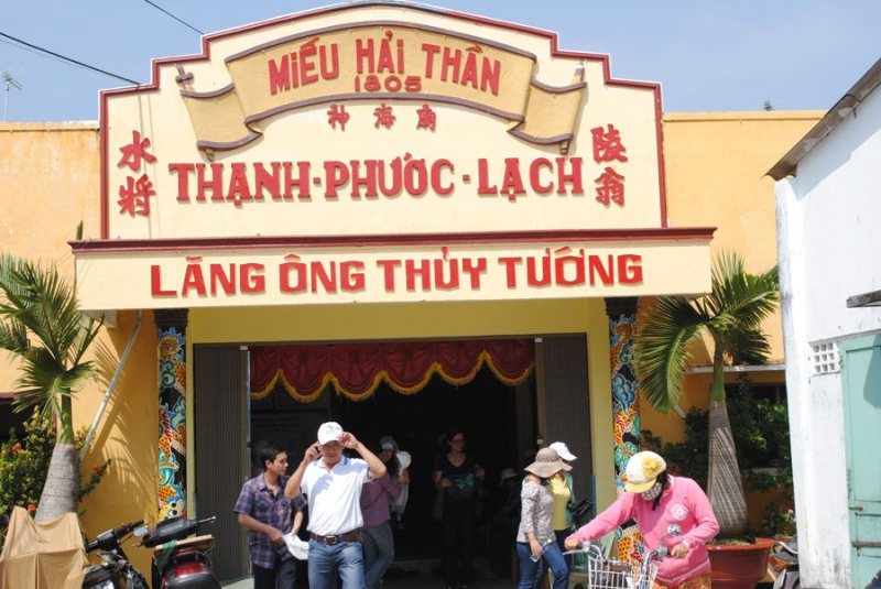 Lăng Cá Ông là điểm du lịch thu hút du khách