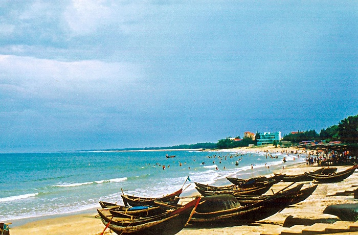 Bãi biển Thuận An thuộc thị trấn Thuận An, huyện Phú Vang, tỉnh Thừa Thiên - Huế,