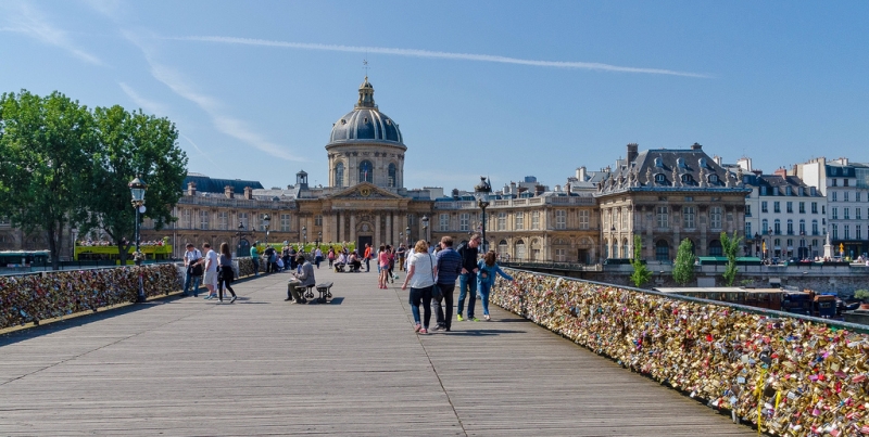 Cầu tình yêu Pont des Arts.