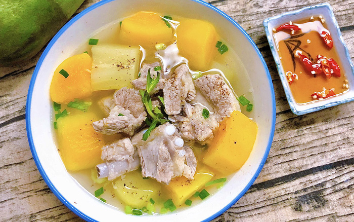 Canh đu đủ xanh nấu sườn non