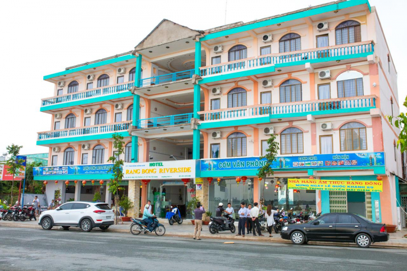 Khu ẩm thực của Rạng Đông Hotel đa dạng với các món ăn đặc trưng của vùng miền Tây sông nước