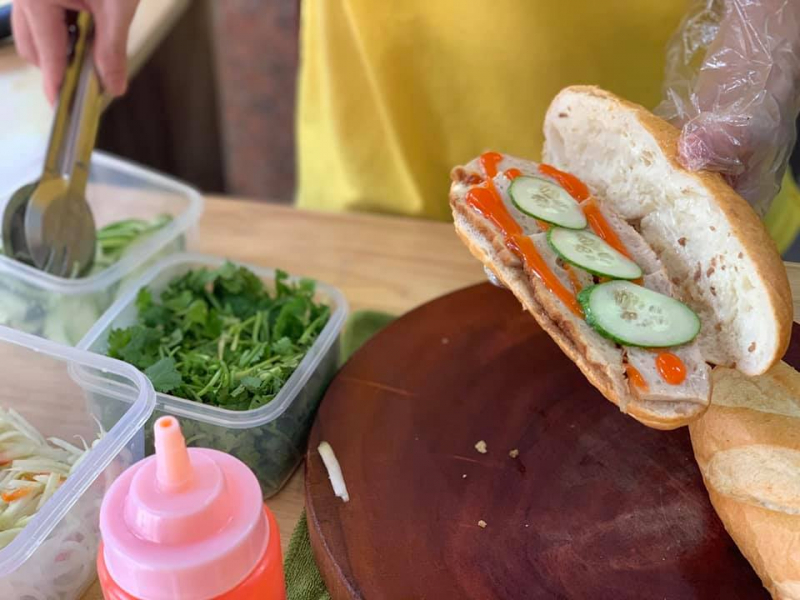 ﻿﻿﻿﻿Bánh mì chả nóng Dũng Hạnh