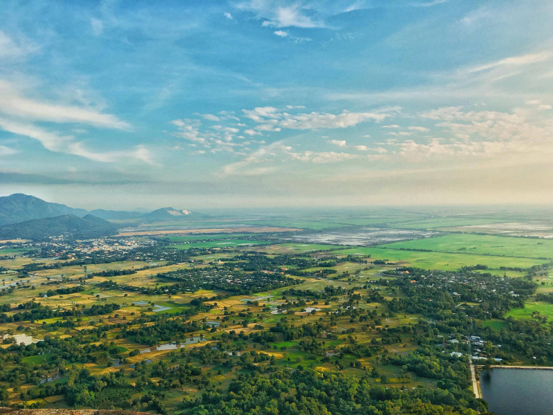 Cánh đồng Tà Pạ nhìn từ núi Cô Tô