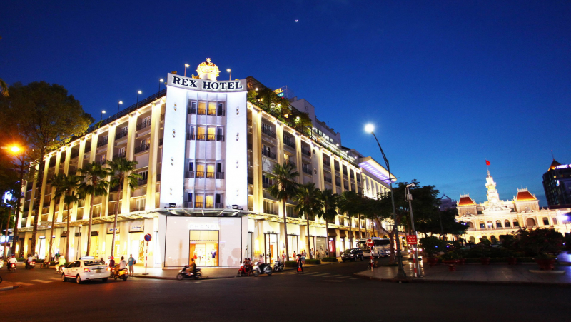 Rex Hotel sáng đèn